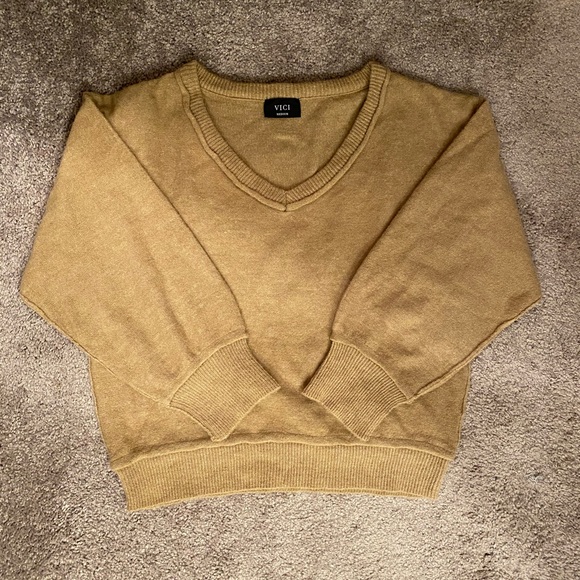 Tan sweater brand new Vici Collection - Picture 3 of 4